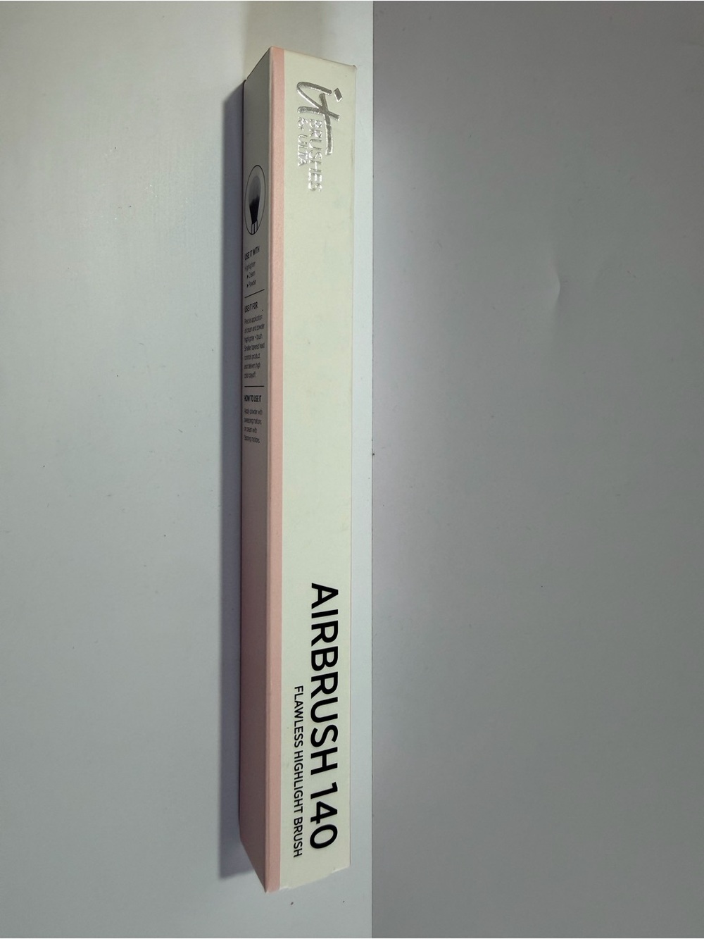 it cosmetics Airbrush 140 Flawless Highlight Brush - White & Light Pink Accents